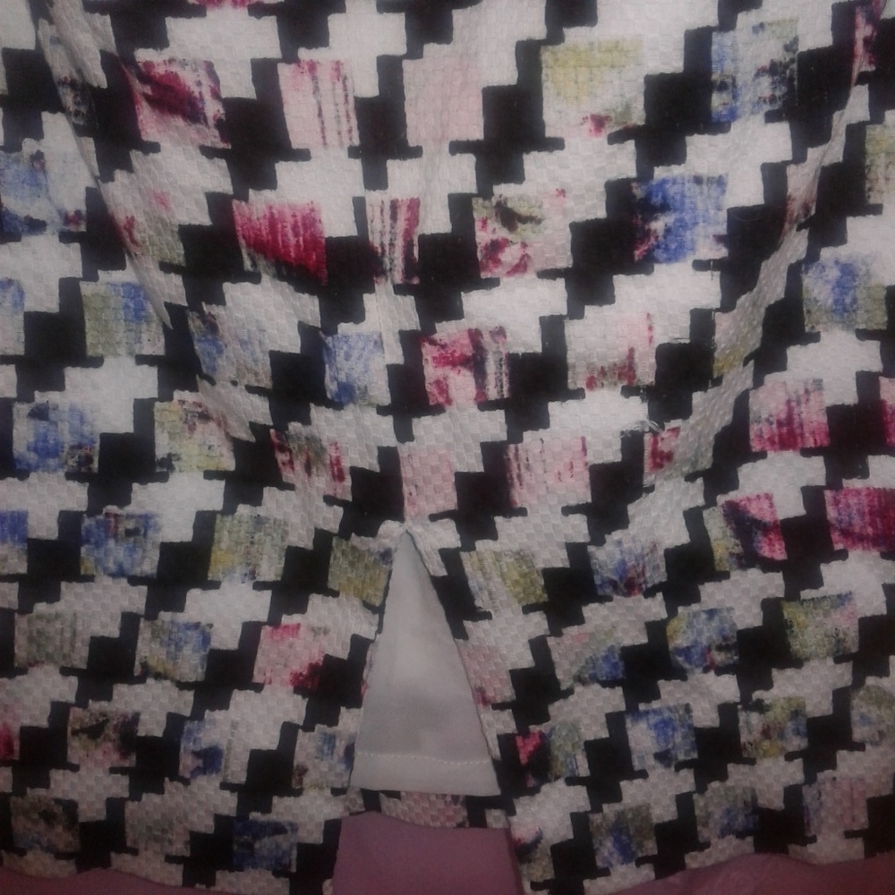 🌸 WHBM Multi-colored Houndstooth Pencil Skirt 🌸 - Picture 4 of 8